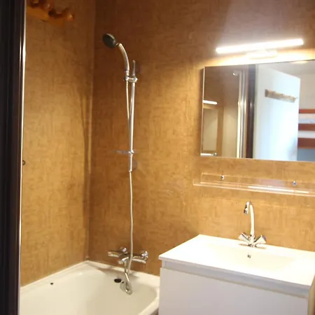 Avec Balcon Au 7eme Etage, Equipements Pratiques - Fr-1-340-283 * Chamrousse